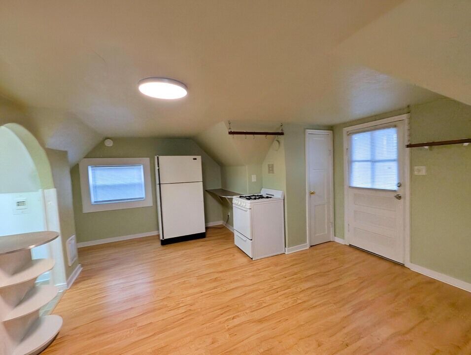 306 2nd St NE, Unit 5 in Auburn, WA - Building Photo