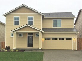 989 Riggs Dr E in Enumclaw, WA - Building Photo