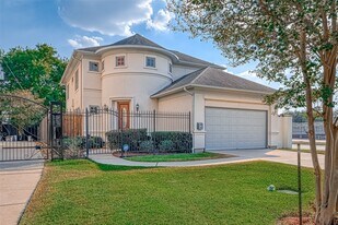 4623 Laurel St in Bellaire, TX - Building Photo