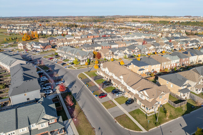 2339 Steeplechase St in Oshawa, ON - Building Photo - Building Photo