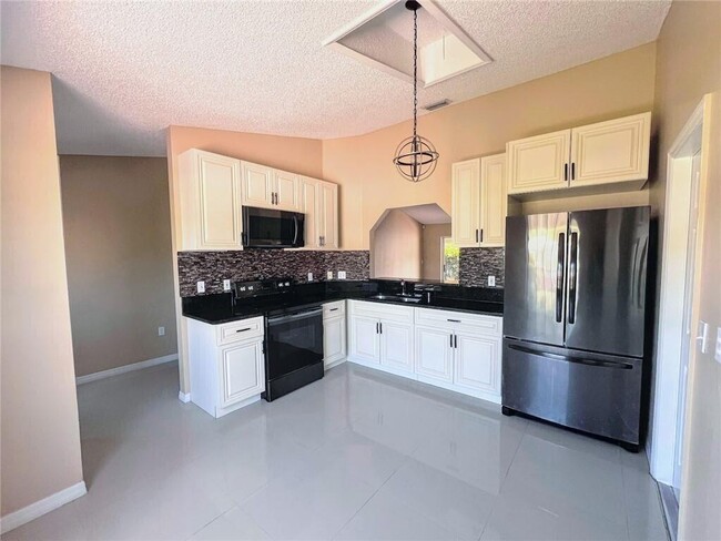 2075 4th Ave SW in Vero Beach, FL - Building Photo - Building Photo