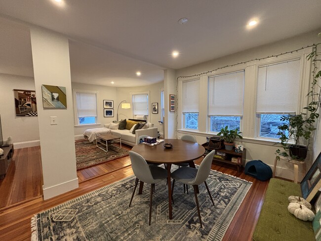 21 Osborne Rd in Brookline, MA - Foto de edificio - Building Photo