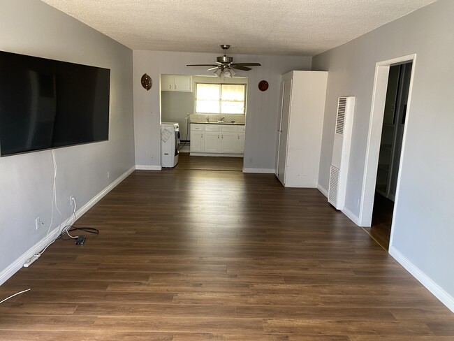 7137 Bellaire Ave, Unit #4 in North Hollywood, CA - Building Photo - Building Photo