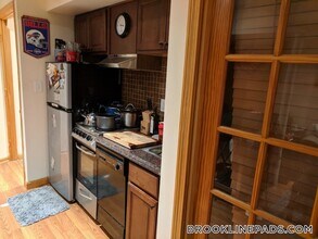 1689 Beacon St in Brookline, MA - Building Photo - Building Photo