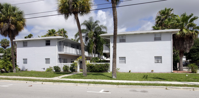 823 Sunrise Blvd in Fort Pierce, FL - Building Photo - Building Photo