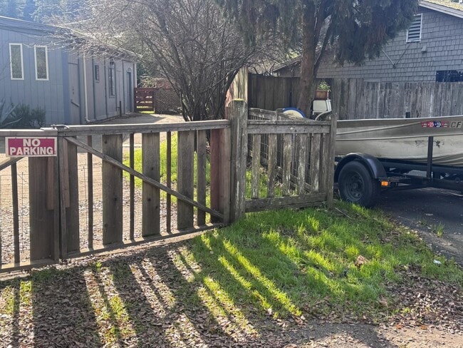 10 Park St in Woodacre, CA - Building Photo - Building Photo