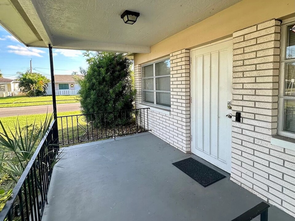 3700 59th St N in St. Petersburg, FL - Building Photo