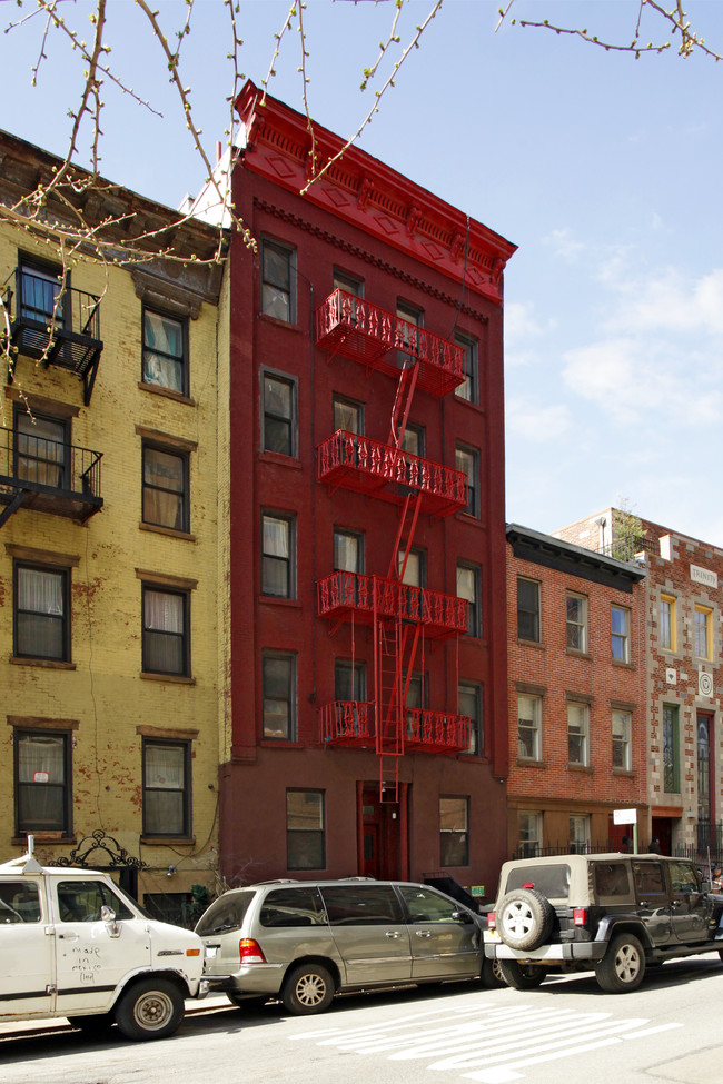 604 E 9th St in New York, NY - Foto de edificio - Building Photo