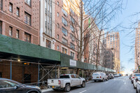 325 E 41st St in New York, NY - Building Photo - Building Photo