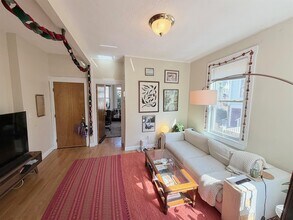 60 1/2 Sacramento St in Cambridge, MA - Foto de edificio - Building Photo