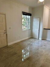 2941 NE 185th St in Miami, FL - Foto de edificio - Building Photo