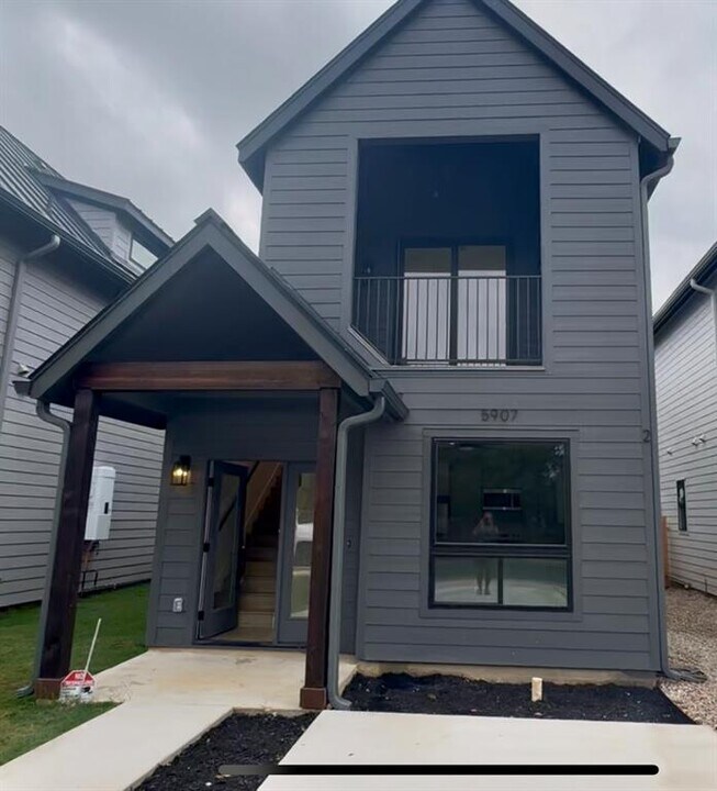 5907 Coventry Ln in Austin, TX - Building Photo
