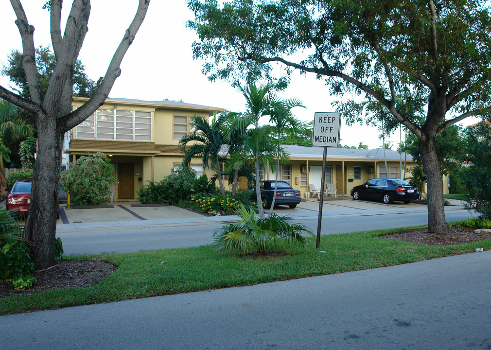 425 NE 15th Ave in Fort Lauderdale, FL - Building Photo