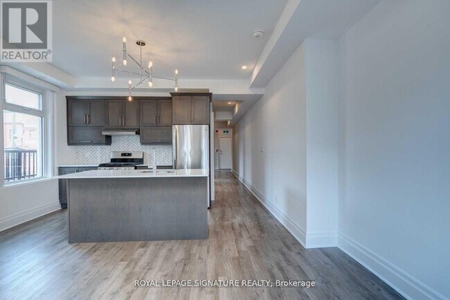 1 Lansdowne Ave in Toronto, ON - Building Photo - Building Photo