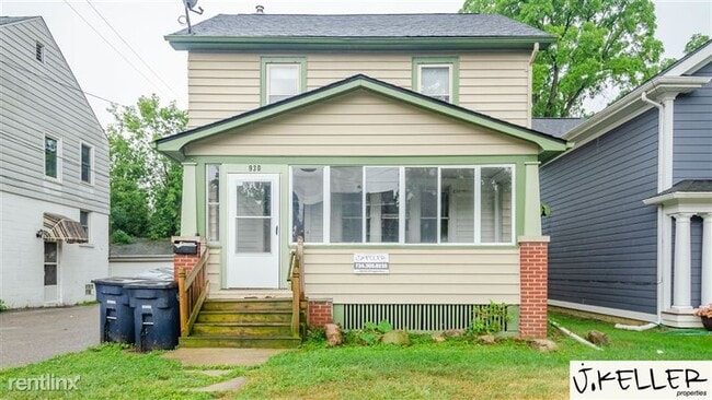 property at 930 Woodlawn Ave