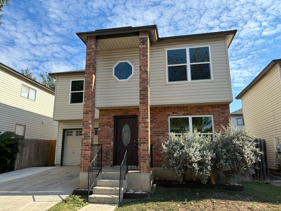 5307 Kenton Pl in San Antonio, TX - Foto de edificio