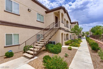 2291 W Horizon Ridge Pkwy in Henderson, NV - Building Photo - Building Photo
