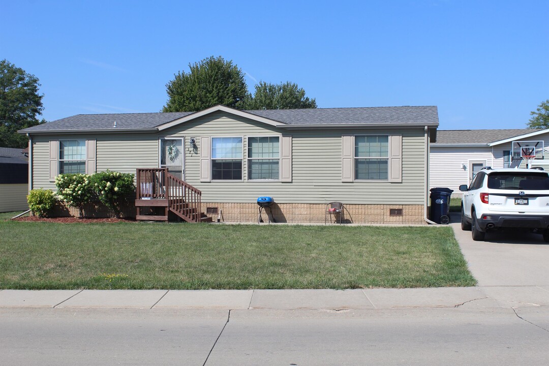 371 Paddock Cir in Iowa City, IA - Building Photo