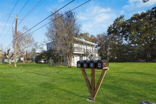 819 S Oak St in La Marque, TX - Building Photo