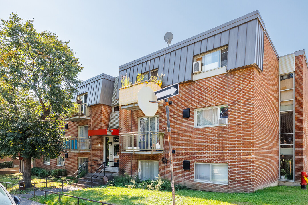 1820 Saint-Antoine Rue O in Montréal, QC - Building Photo