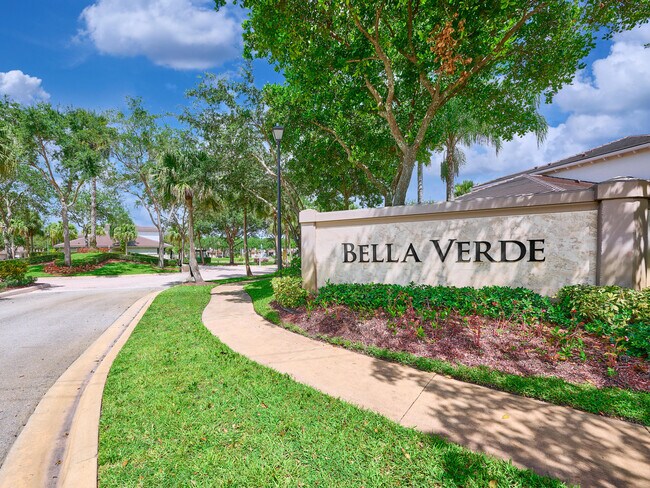 6436 Bella Cir in Boynton Beach, FL - Building Photo - Building Photo