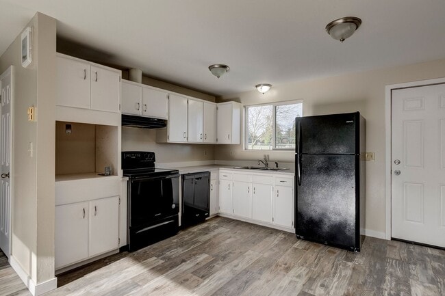 850 SW 6th Ave in Oak Harbor, WA - Building Photo - Building Photo