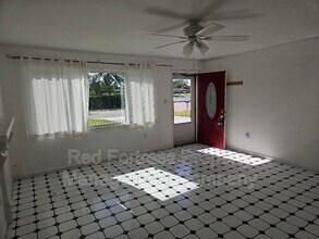 1661 Manor Ave in Ft. Myers, FL - Building Photo - Building Photo