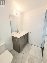 808-860 HONEYCRISP Crescent in Concord, ON - Building Photo - Building Photo