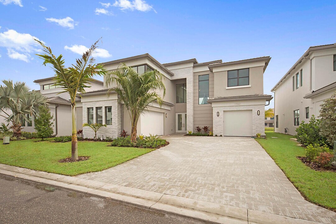 17062 Watersprite Lakes Rd in Boca Raton, FL - Building Photo