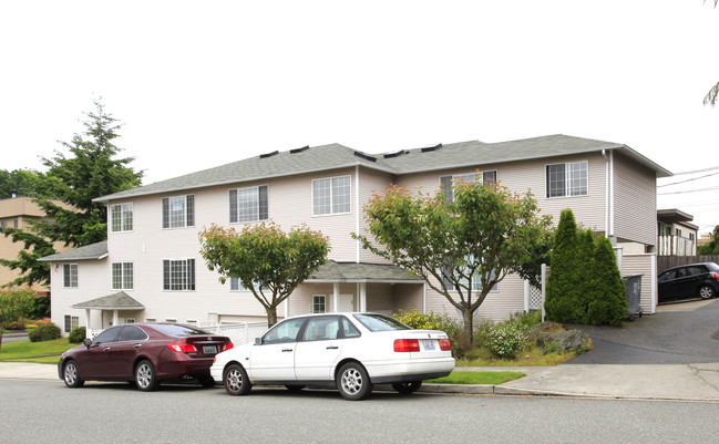 Bartlow Apartments in Everett, WA - Foto de edificio - Building Photo