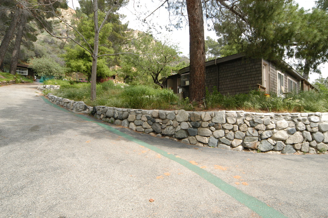 2525 Stonyvale Rd in Tujunga, CA - Building Photo