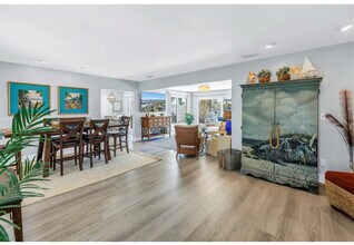 10128 Yacht Club Dr in Treasure Island, FL - Building Photo - Building Photo