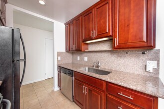 150 Pearl St, Unit 211 in Oakland, CA - Building Photo - Building Photo