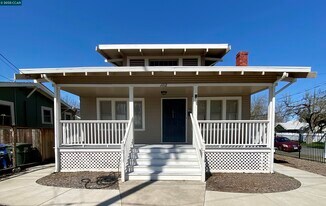 43 W 11th St in Pittsburg, CA - Building Photo