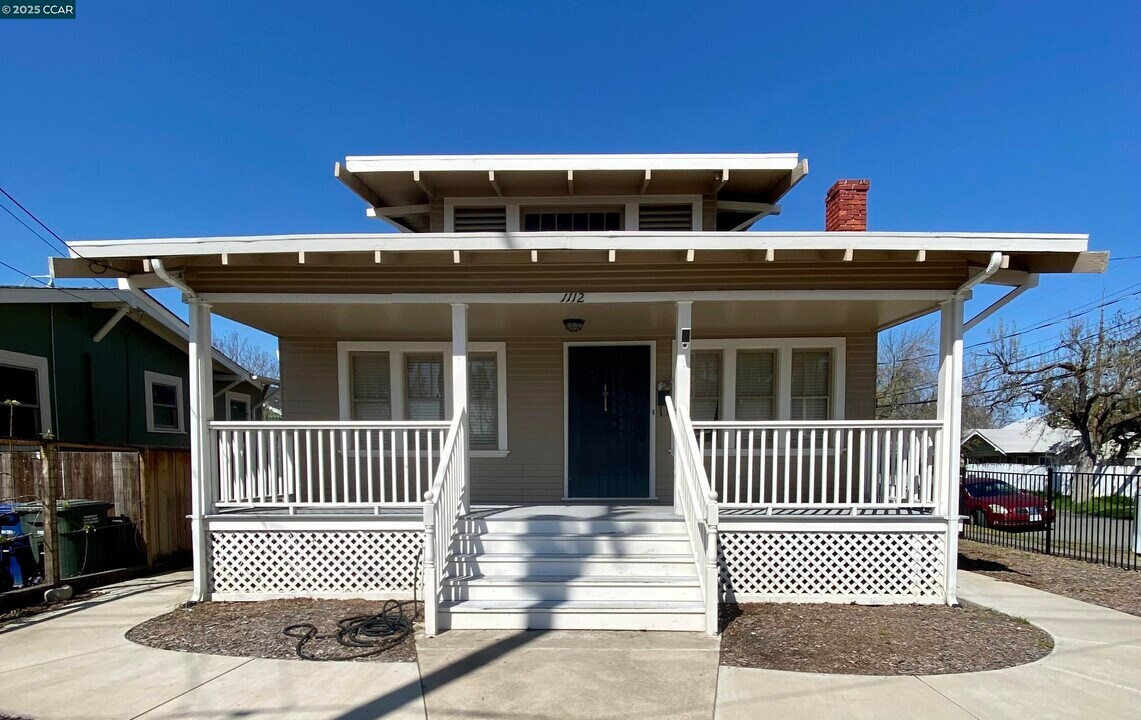 43 W 11th St in Pittsburg, CA - Building Photo