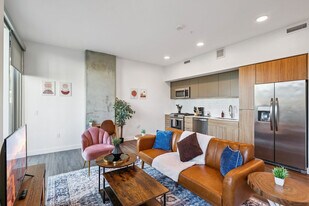 222 E Jefferson St in Phoenix, AZ - Building Photo