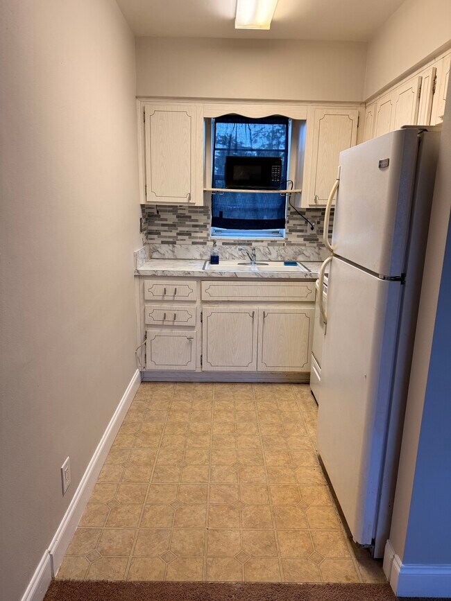 2420 Johnson St, Unit 306 in Hollywood, FL - Building Photo - Building Photo