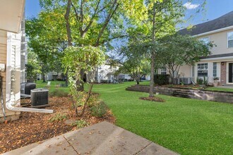 2116 Glasgow Ct in Hanover Park, IL - Building Photo - Building Photo