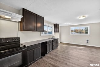 7105 166th Ave E in Sumner, WA - Foto de edificio - Building Photo