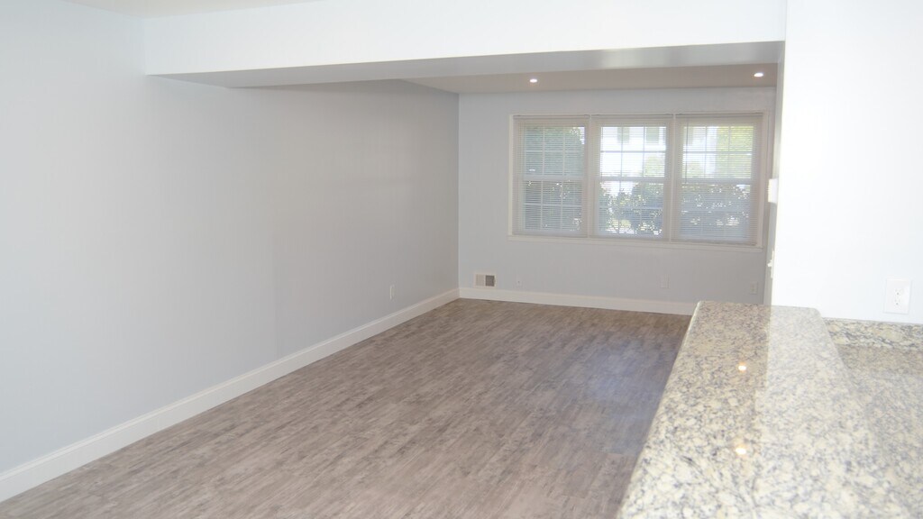 Meadowbrook Village Fitchburg, MA Apartments