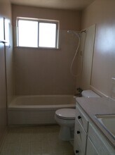 1948 Marsh Ln in Medford, OR - Building Photo - Building Photo