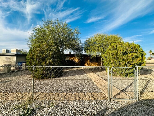 1821 E Oregon St in Tucson, AZ - Building Photo - Building Photo