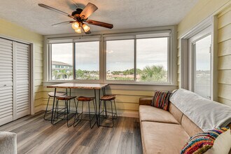 12112 44th Ave W in Cortez, FL - Building Photo - Building Photo