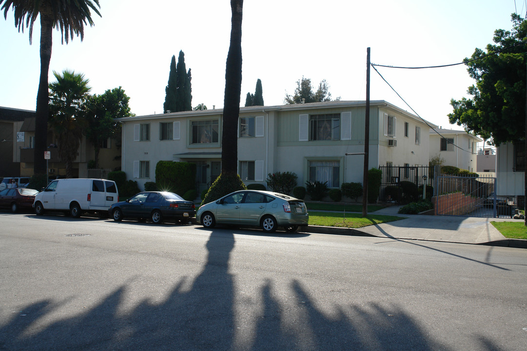 136 S Occidental Blvd in Los Angeles, CA - Building Photo