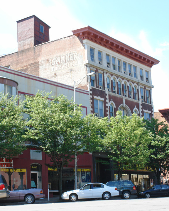 30 E Independence St in Shamokin, PA - Building Photo