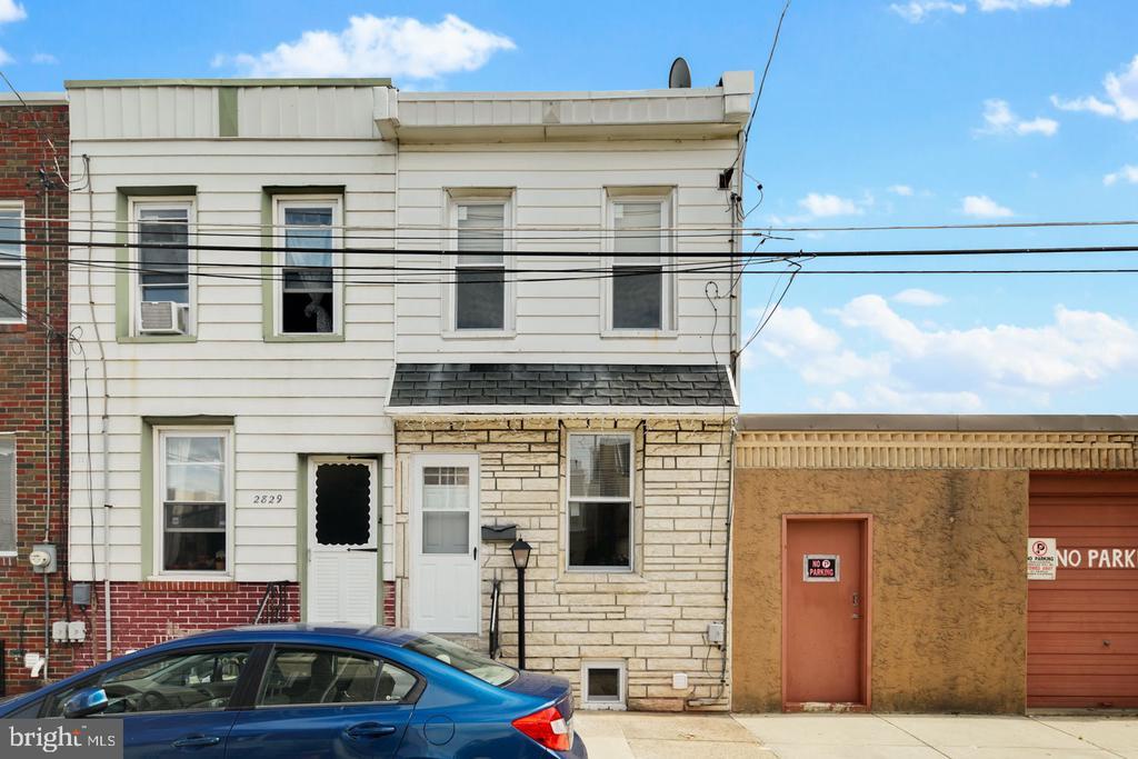 2827 Livingston St in Philadelphia, PA - Building Photo
