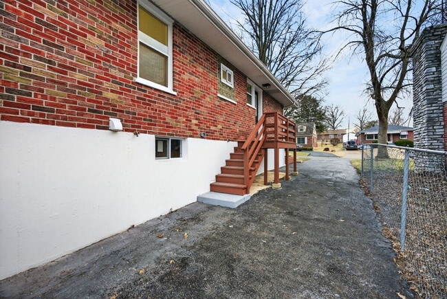 3831 Brown Rd in Berkeley, MO - Building Photo - Building Photo