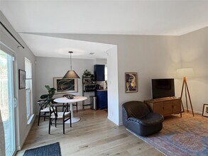 911 Sirocco Dr in Austin, TX - Building Photo - Building Photo