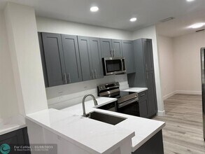 16364 Malibu Dr in Weston, FL - Building Photo - Building Photo