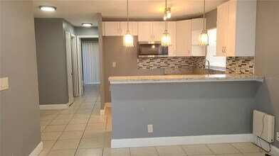 10704 N 15th St in Tampa, FL - Building Photo - Building Photo
